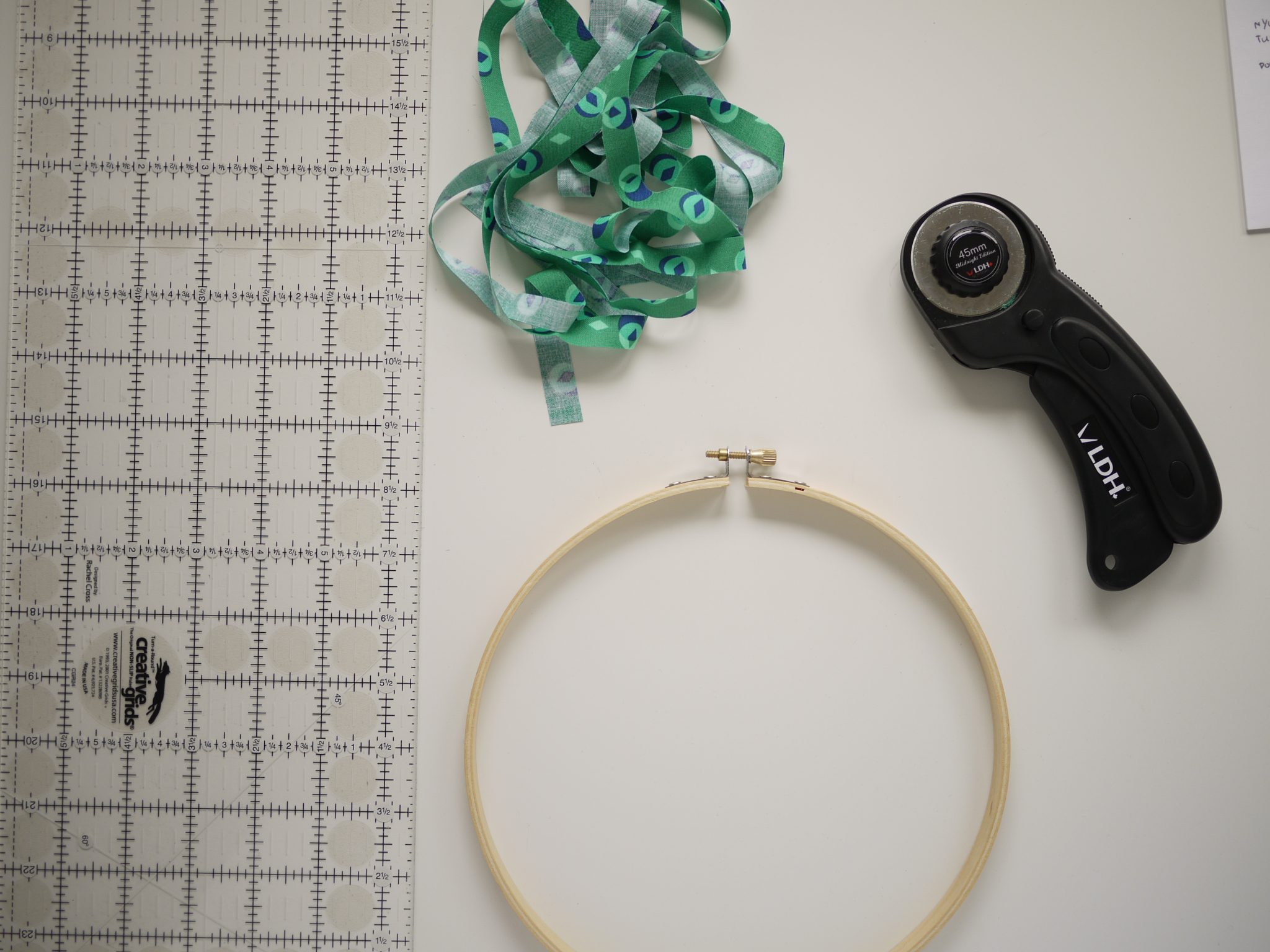 Tutorial Wrapping Your Embroidery Hoop 3rd Story